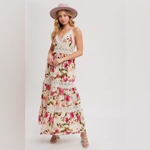 BluIvy Floral Print Tiered Lace Contrast‎ Maxi Dress